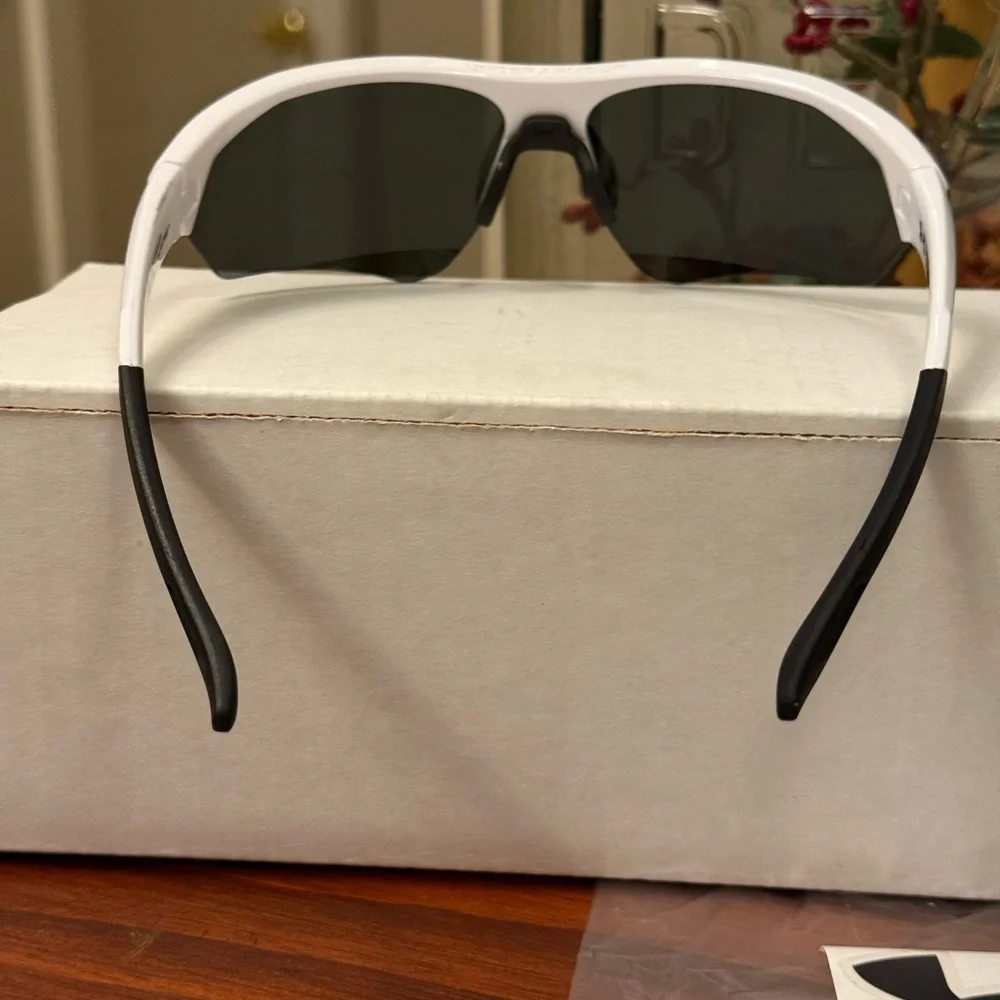 UNDER ARMOUR PLAYMAKER Sunglasses With Case